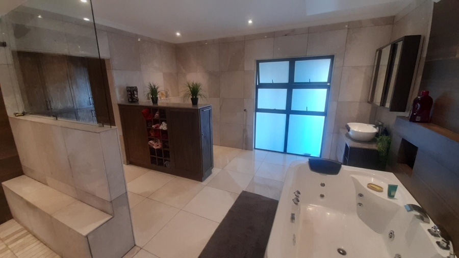 6 Bedroom Property for Sale in Birdwood Estate North West